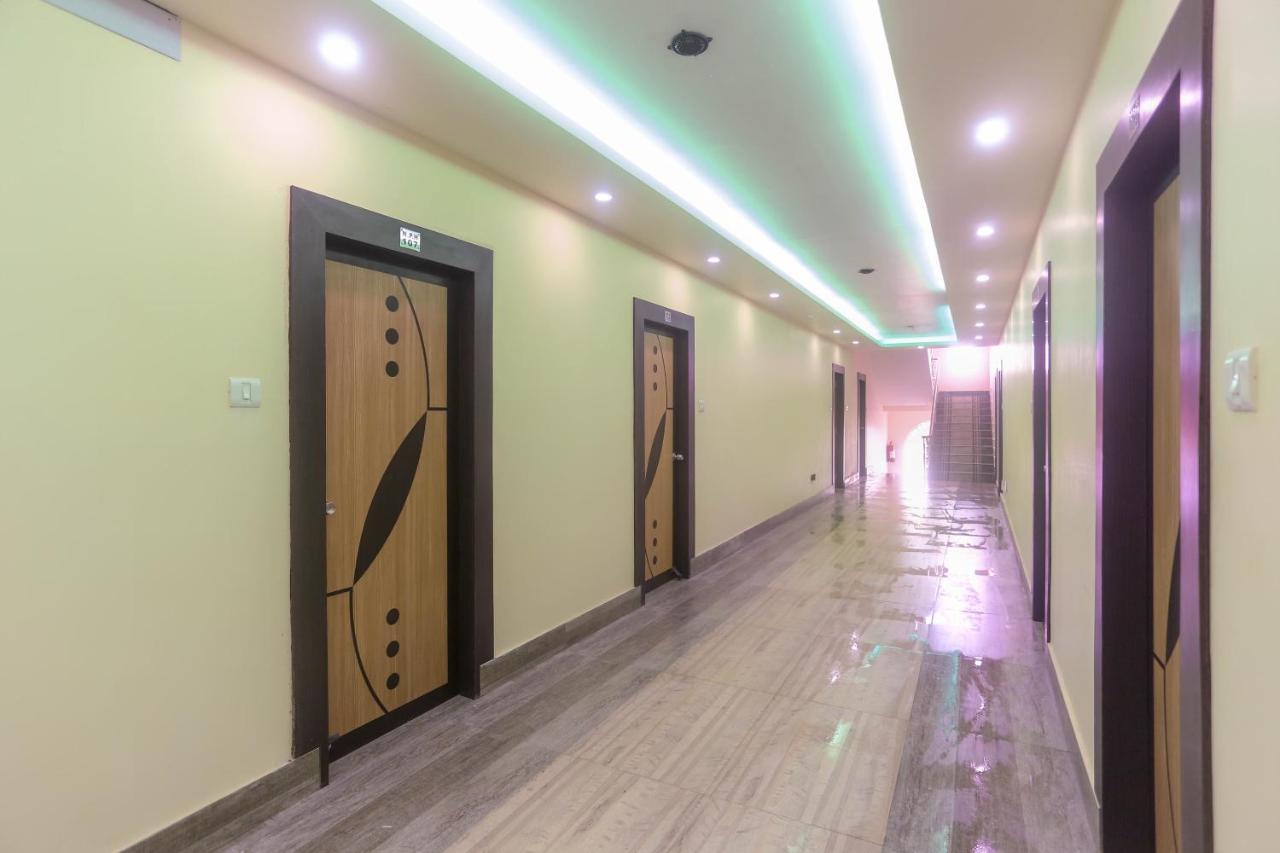 Oyo 60771 New Puri Hotel Exterior photo